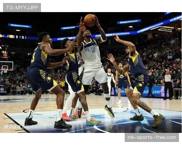 爱德华兹投篮动作多样胜过布朗 提升球队关键时刻得分能力