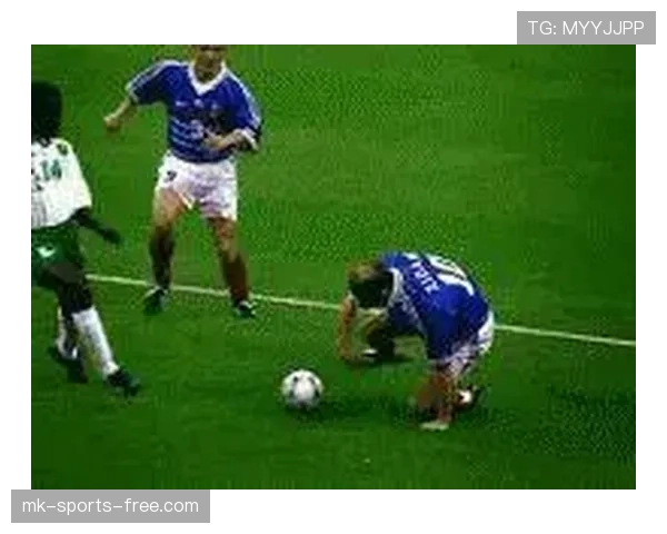 足球半场哨判罚规则及其对比赛节奏的关键影响解析