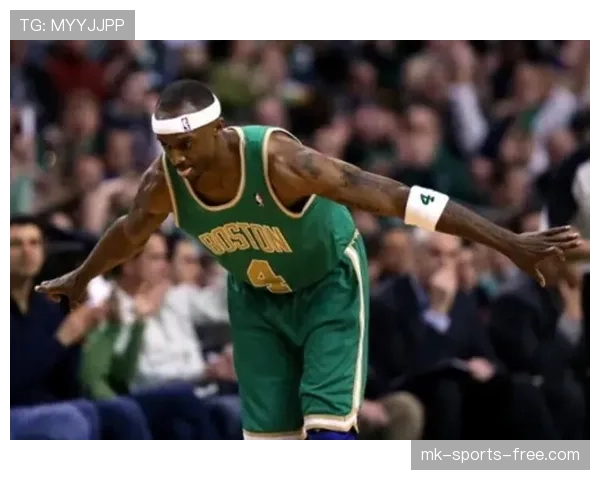 贾森·特里三分稳定性拉开空间，助力球队提升外线火力效率