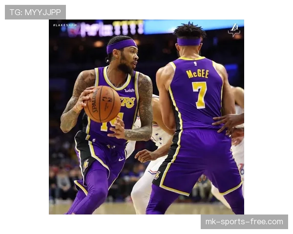 英格拉姆利用挡拆提升中距离命中率，拉开与队友进攻差距