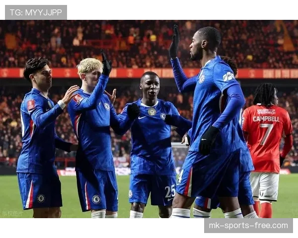 切尔西争四形势复杂，英超竞争格局变化对赛季走势带来影响